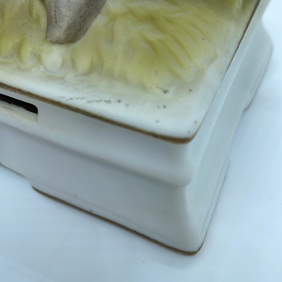 Towle Fine Porcelain Hand Painted Blue Jay Bird Music Box, Vintage Japan 6”H - Picture 12 of 13